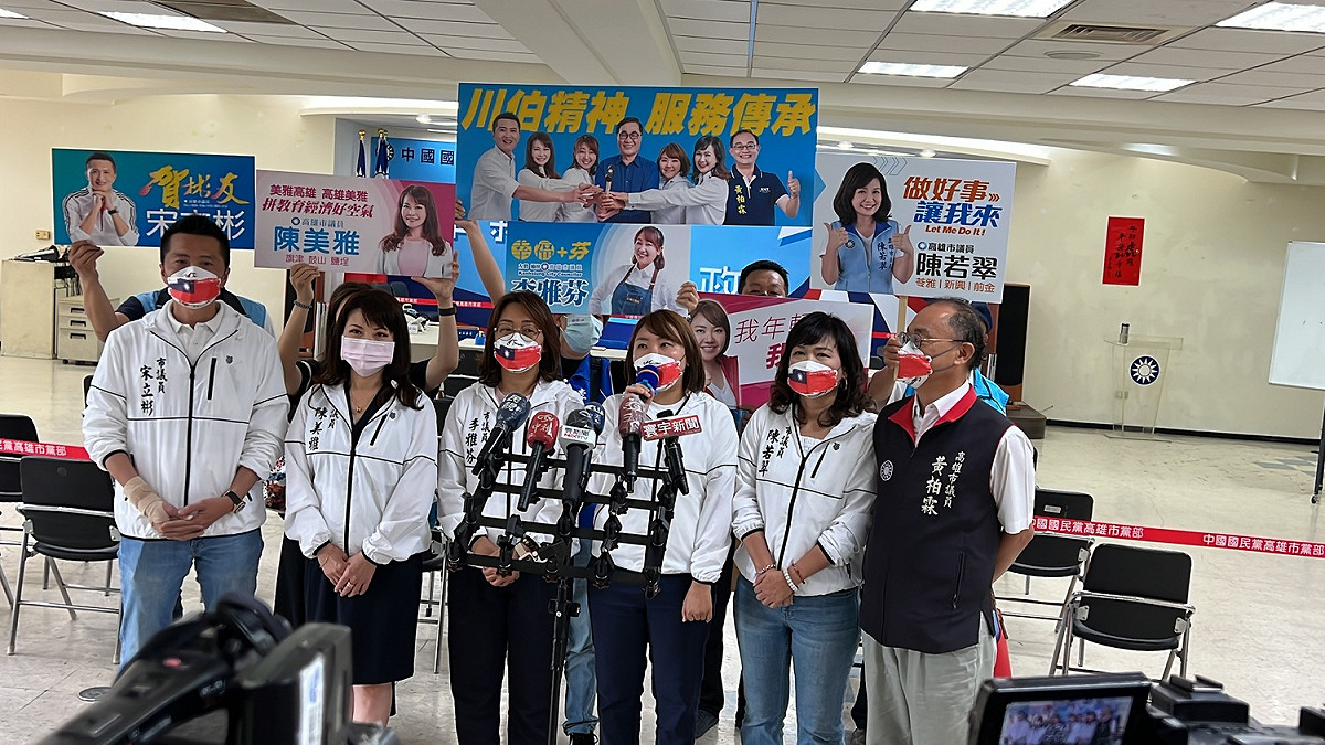 多位現任議員聯袂登記。 圖：國民黨高雄市黨部提供