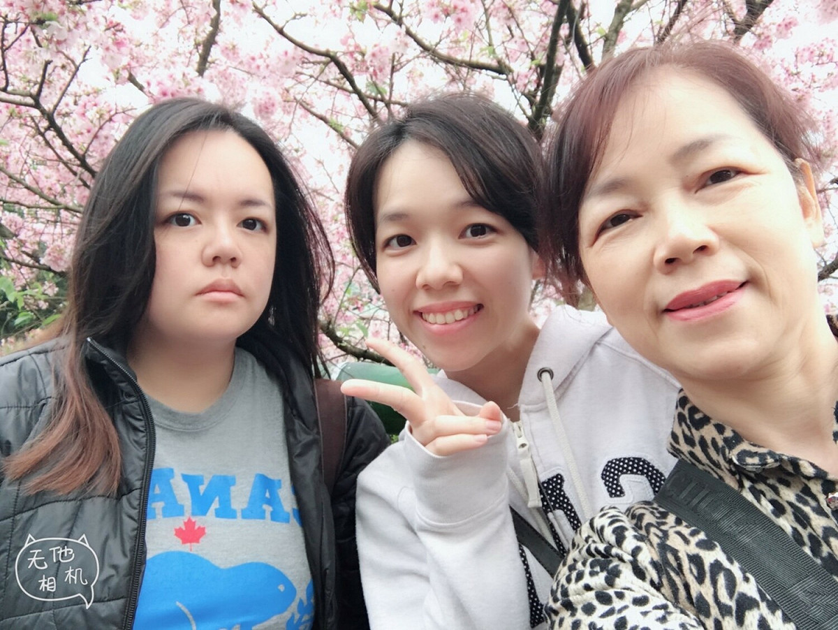 模範母親林述珍 (右一)與家人。 圖：板橋區公所提供