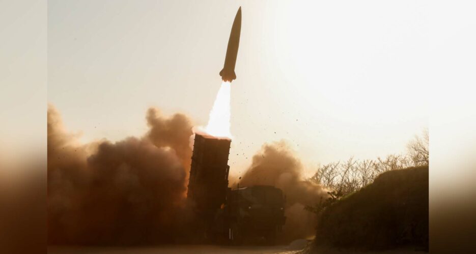 北韓宣稱試射「新型戰術導向武器」成功。 圖/取自twitter.com/nknewsorg