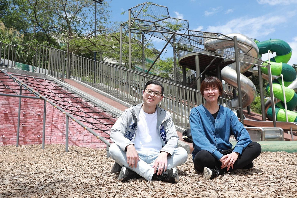 新北市議員江怡臻(右)日前與桃園市議員參選人凌濤會勘公園。 圖：江怡臻提供