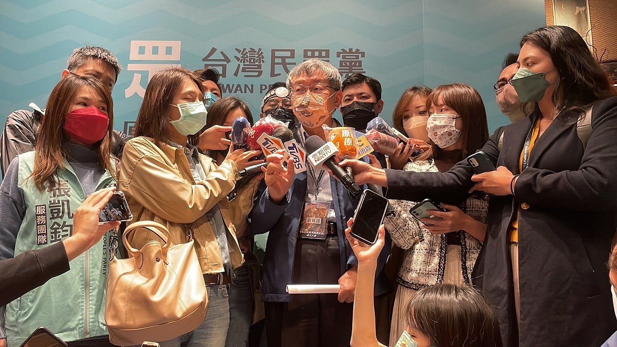 台灣民眾黨主席柯文哲13日曾接觸確診者，今（17）天下午接獲通知，也緊急赴醫院採檢。 圖：台灣民眾黨/提供