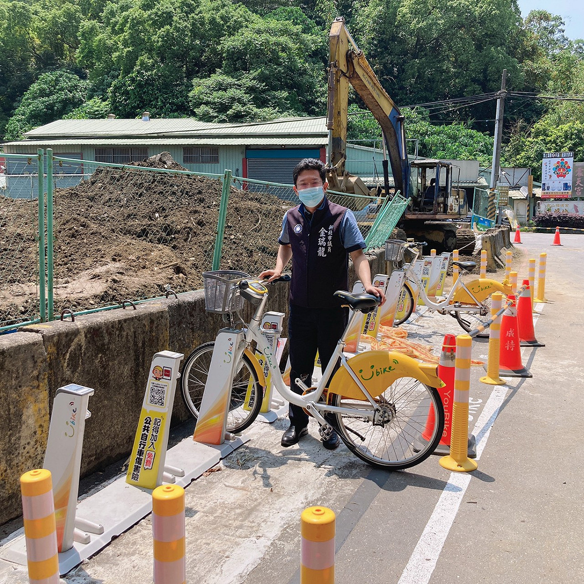 國民黨新北市議員金瑞龍大力爭取的中和烘爐地山下籃球場YouBike2.0，日前（4/8 ）完工正式啟用。 圖：金瑞龍辦公室提供