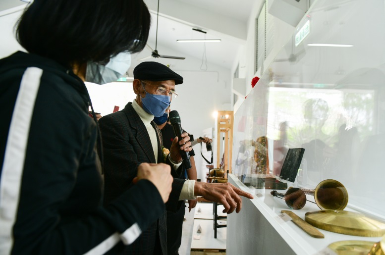 「新北有藝思」系列活動「傳統藝師特展」開幕邀請110年新登錄的5位藝師進行策展導覽。 圖：新北市文化局提供