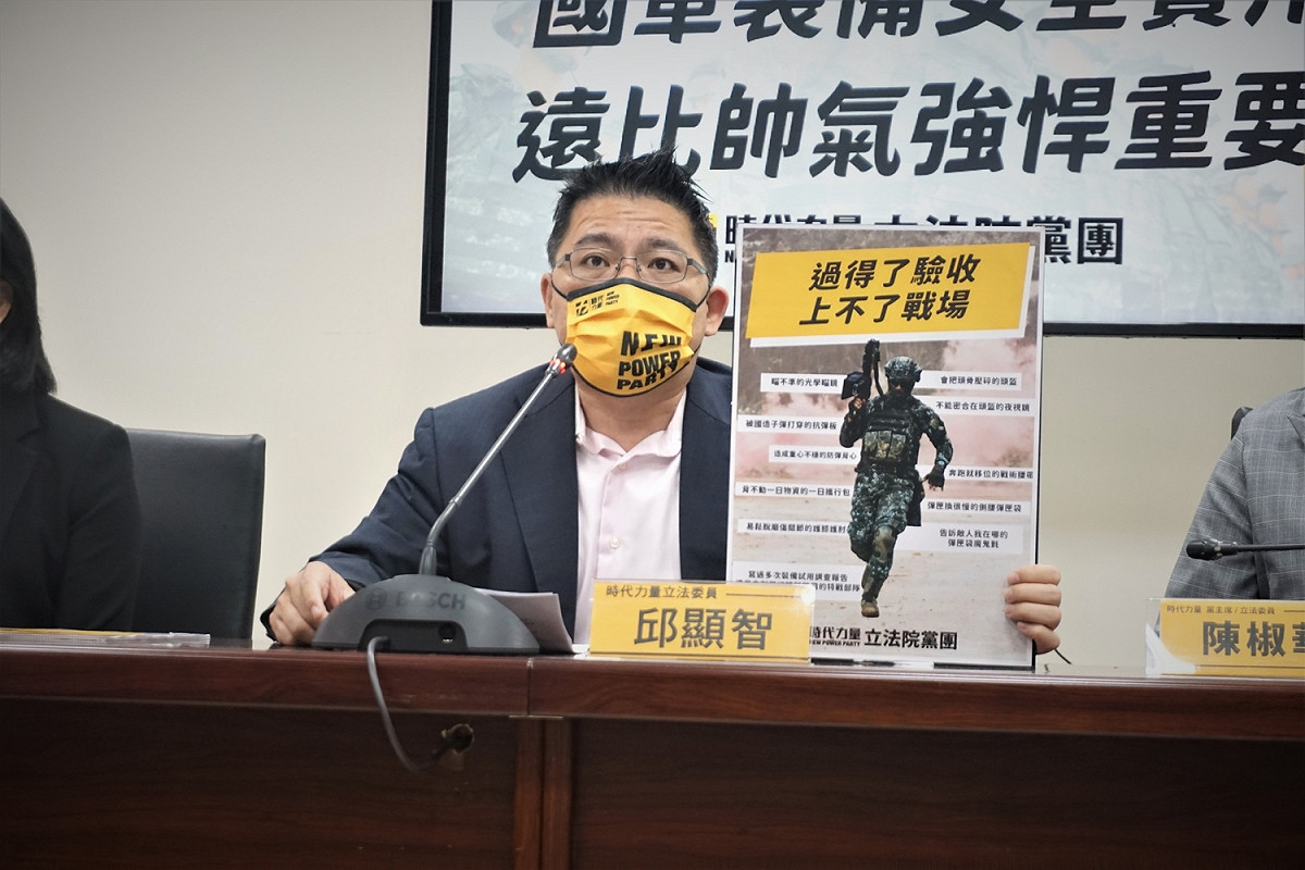 時力接獲陳情，並質疑國軍裝備上不了戰場。 圖：時力提供