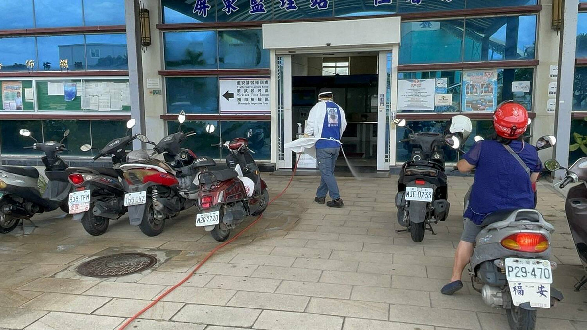 屏東監理站出現確診足跡後進鴴清消。 圖：屏東縣政府提供