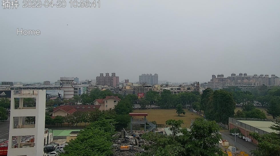 根據監測資料，今日南部地區空品多為橘色提醒等級，楠梓、鳳山測站達紅色警示（圖為楠梓測站）。 圖：擷取自環保署空氣品質監測網