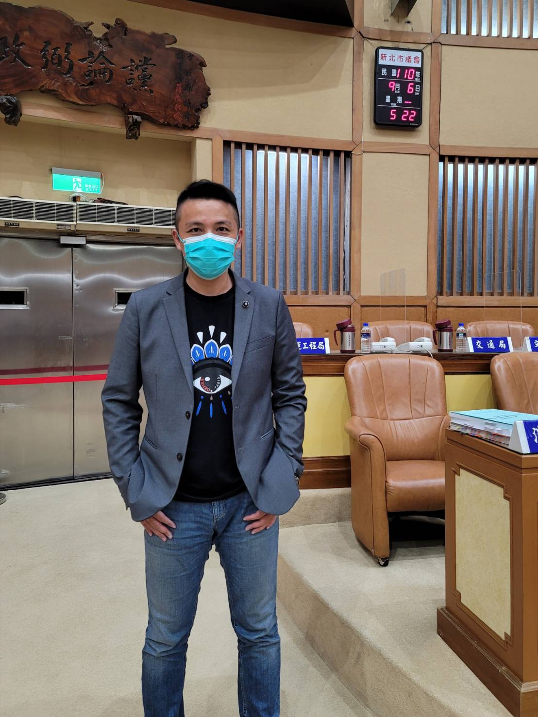 新北市議員陳偉杰在議會質詢時表示，中央強蓋社宅並灌水增戶數衝業績，哪管區域規劃和地方生活機能跟不跟得上。 圖：陳偉杰服務處提供