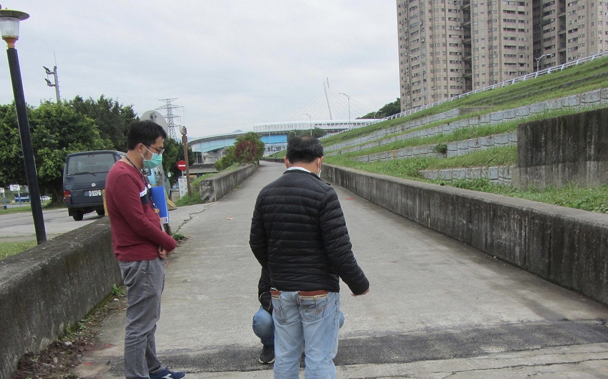 水利局4月20日邀集台北自來水事業處場勘。 圖：新北市水利局提供