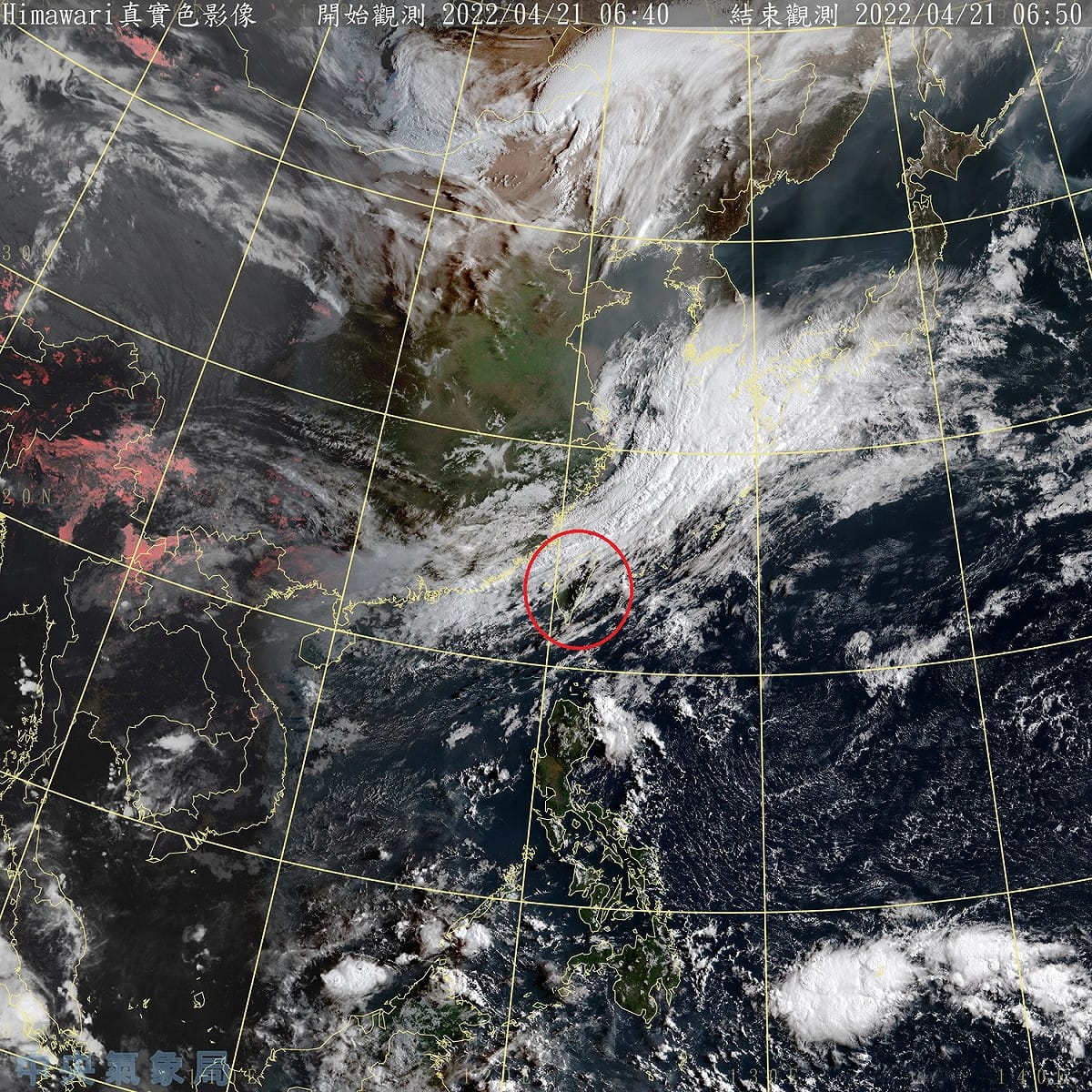 今天微弱鋒面掠過北部海面，將帶來短暫雨，白天起，北台將轉為多雲時晴的天氣，中南部維持晴時多雲的微熱天氣。 圖：中央氣象局/提供