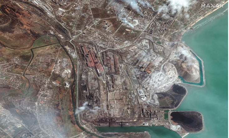 亞速鋼鐵廠（Azovstal steel factory）是烏克蘭守住馬里烏波爾的最後據點，附近已呈一片焦土。 圖 : 翻攝自MAXAR