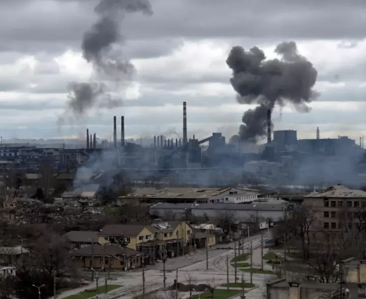 遭包圍攻擊的馬里烏波爾（Mariupol）的亞速鋼鐵廠（Azovstal steel factory）。 圖：翻攝自海外網