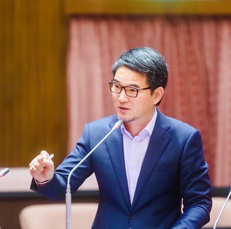 民進黨主席蔡英文今（24）日上午召開選對會，會中一致同意，建議徵召劉建國為雲林縣長參選人。 圖：翻攝自劉建國臉書
