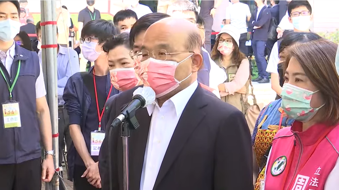行政院長蘇貞昌今（25）天上午到屏東縣出席「班班有冷氣 上課真舒適」冷氣啟動儀式前受訪。 圖：擷自直播畫面