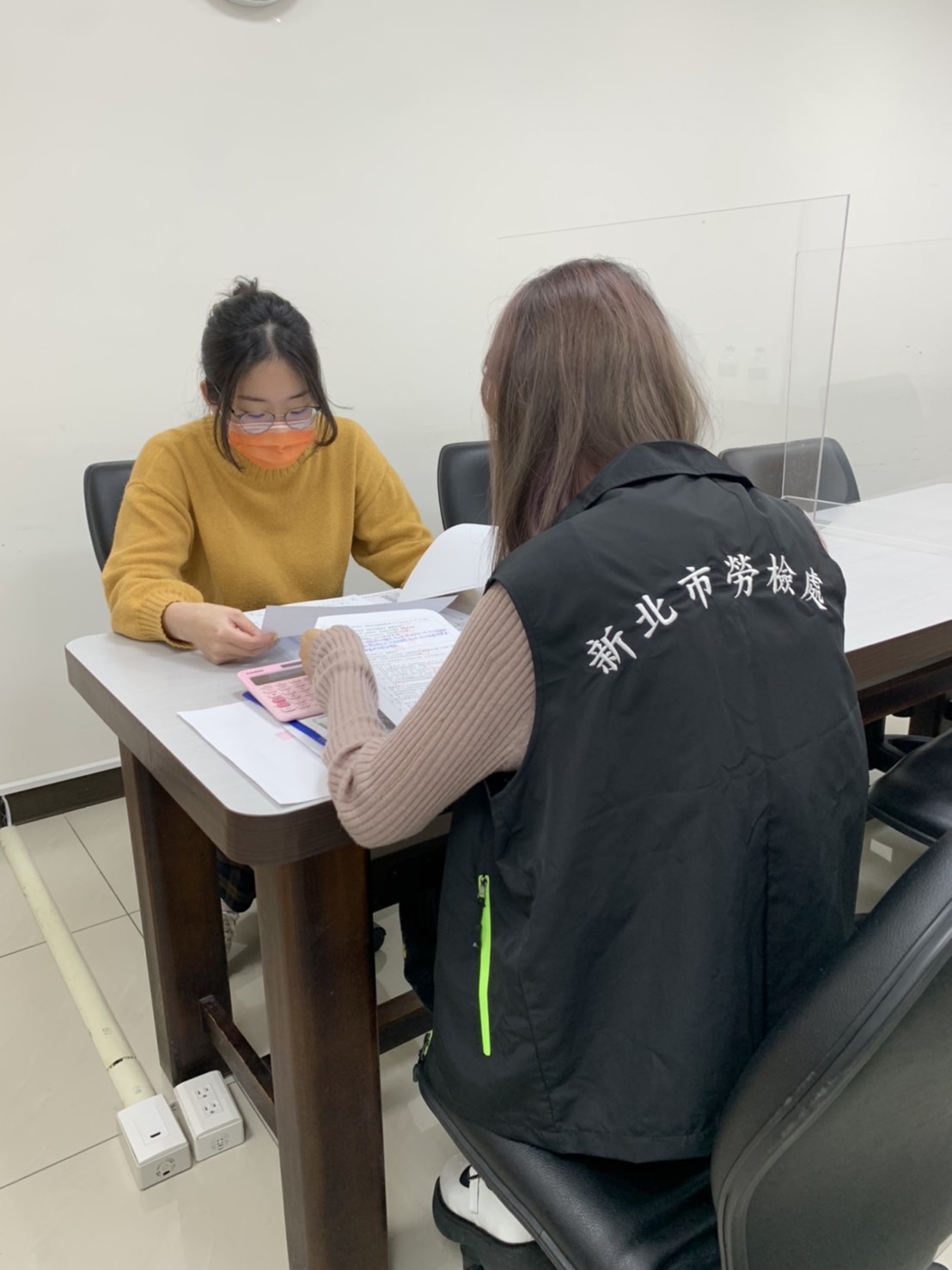 新北公布第2波違法雇主名單，208家上榜未發加班費最嚴重。 圖：新北市勞檢處提供