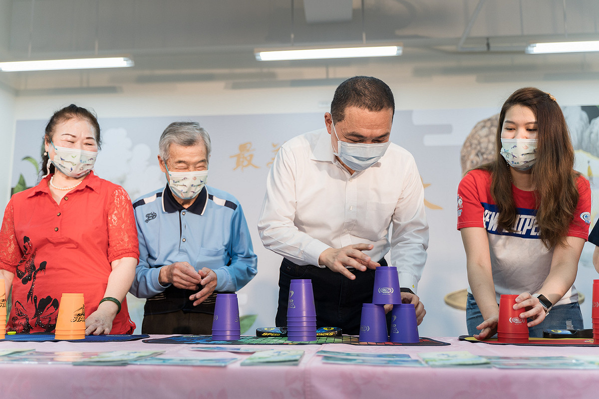 啟用後除了讓坪林日益增加的長者能有個溫暖的活動空間，也讓地方上的社區、社團與返鄉打拼的青農們也多了個活動研習的場地。 圖：坪林區公所提供