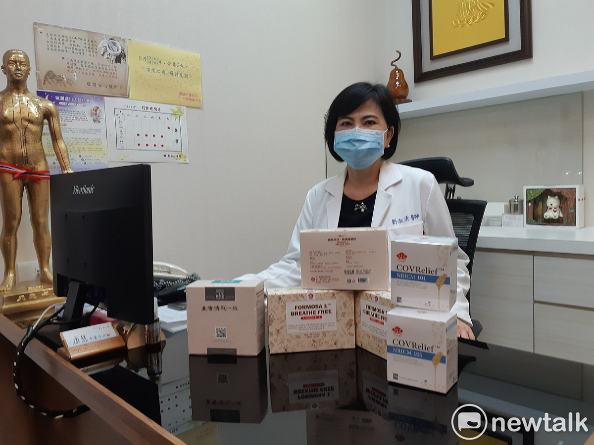 劉淑清醫師表示，無症狀或輕症者可視訊看診，取得公費「清冠1號」。 圖：蔡坤龍/攝