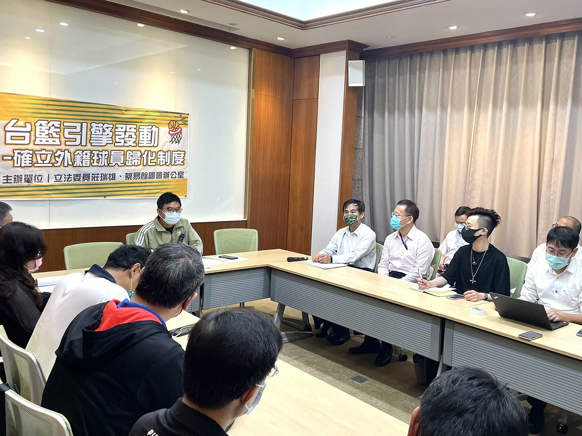 莊瑞雄今在立法院召開「台籃引擎發動-確立外籍球員歸化制度」記者會。 圖:莊瑞雄辦公室提供