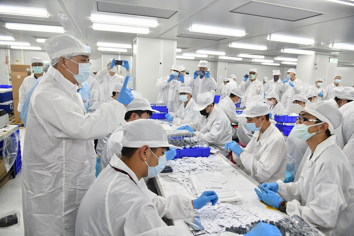 侯友宜感謝泰博科技支持政府的防疫政策，並發揮企業社會公益的精神，與市府攜手合作齊心抗疫。 圖：新北市經發局提供