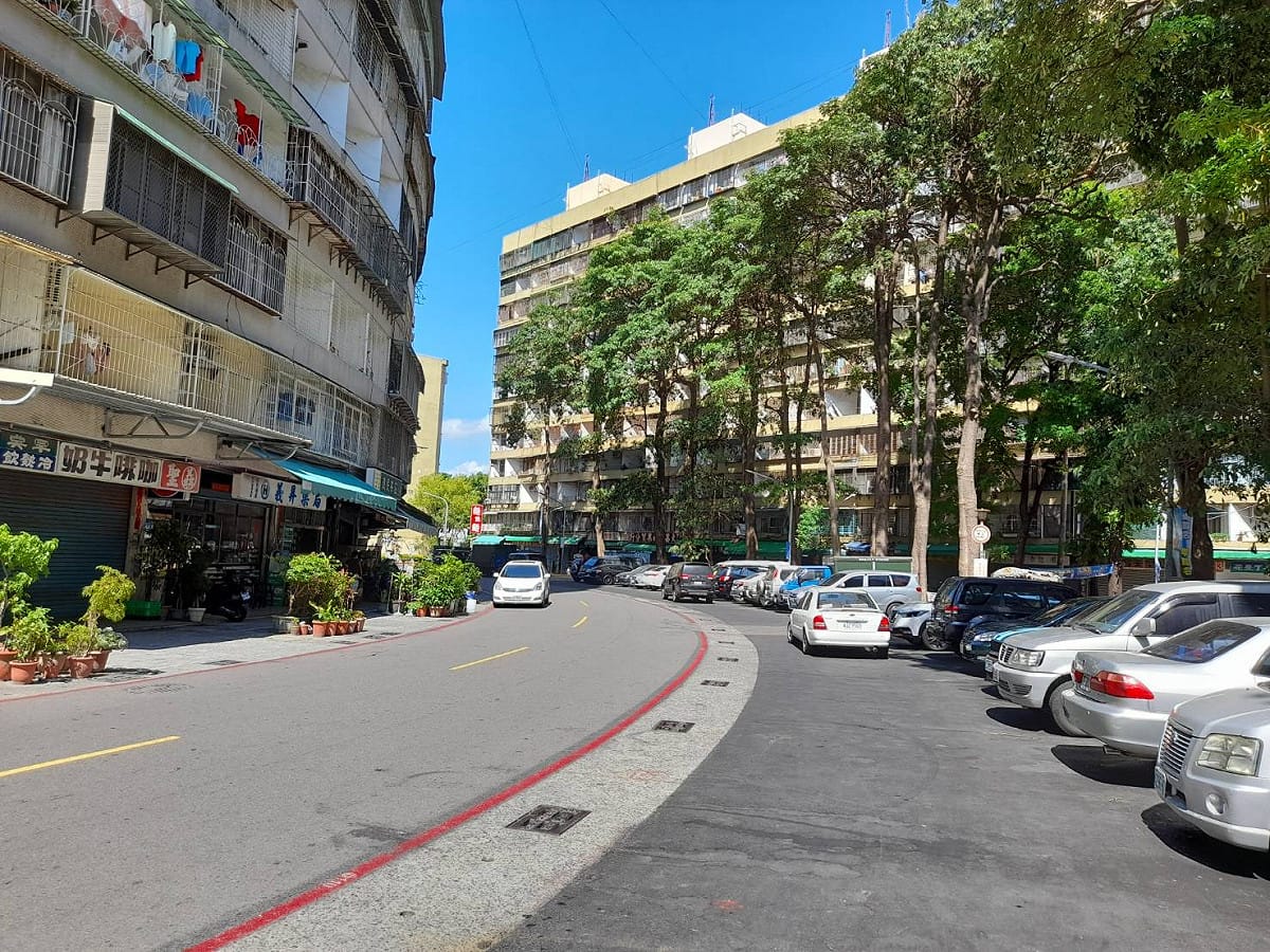 果貿社區道路刨鋪改善。 圖：高雄市工務局提供