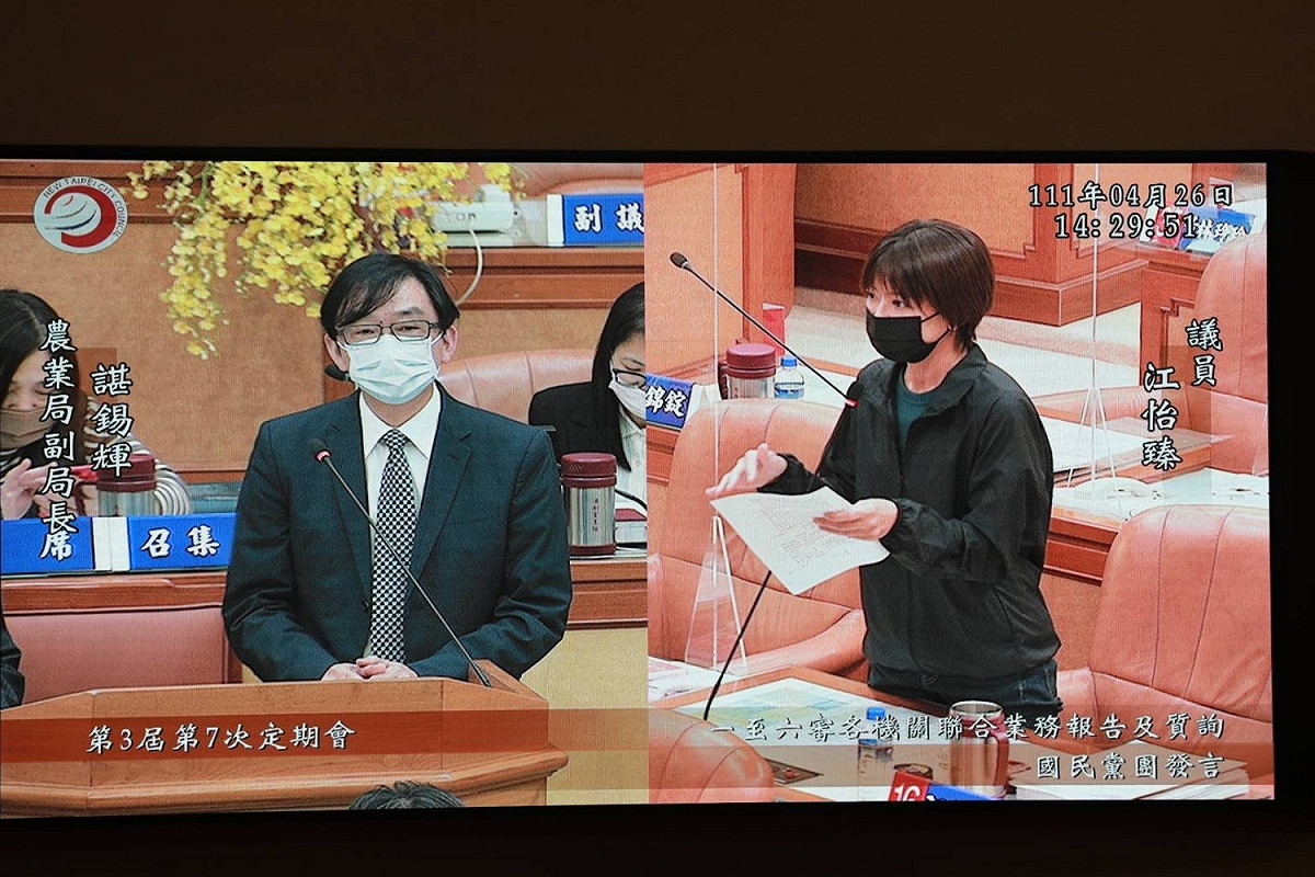 新北市議員江怡臻今(26)日質詢表示，新北硬體建設逐步到位，希望爭取足球場、寵物公園等設施，滿足不同興趣愛好者使用，讓新北邁向更進步的城市。 圖：江怡臻辦公室提供