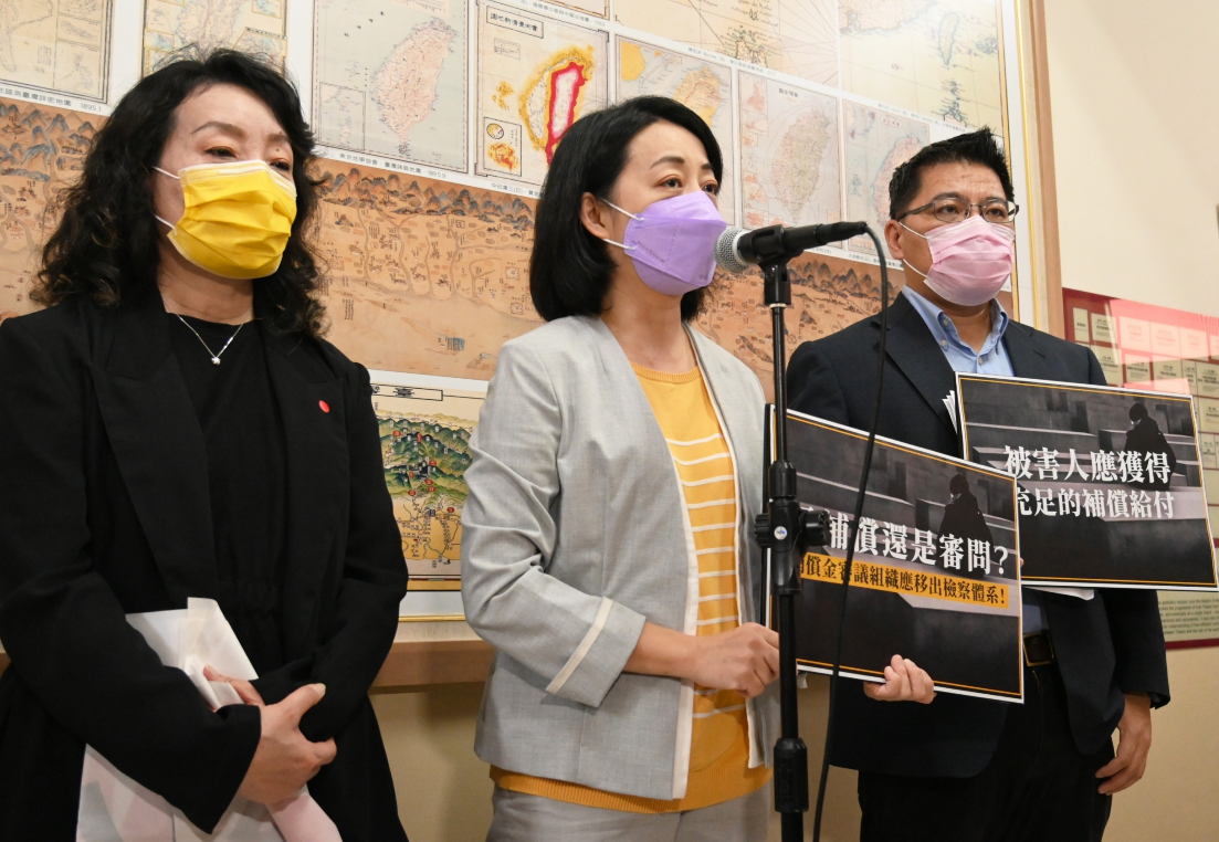 時代力量立委王婉諭、邱顯智以及司改國是會議委員王薇君召開記者會。 圖:王婉諭辦公室提供