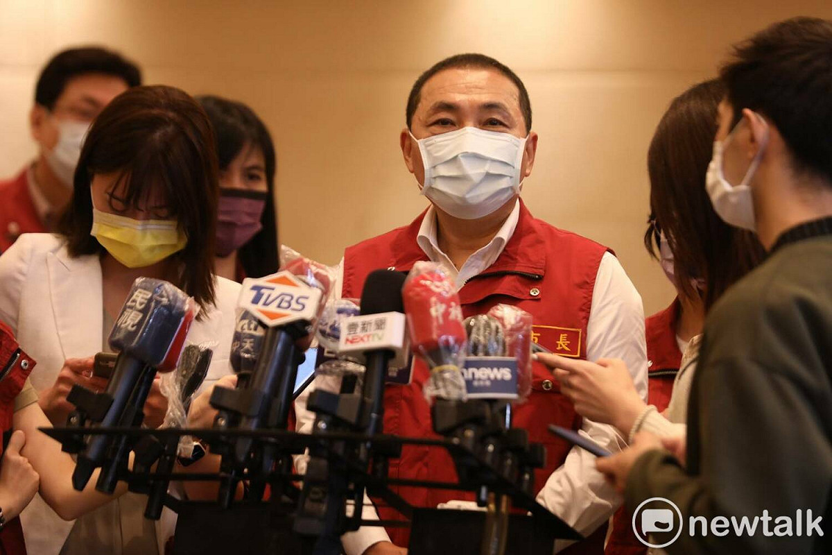 侯友宜表示，新北市快篩試劑會以多元方式配送給居隔民眾。 圖：林昀真/攝