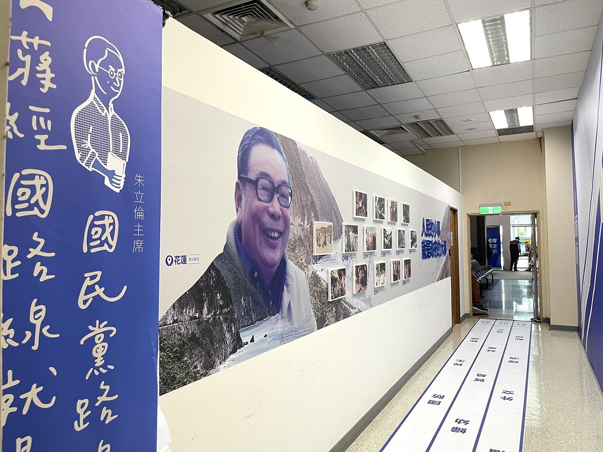 國民黨中央黨部設置蔣經國紀念牆。 圖：國民黨文傳會/提供