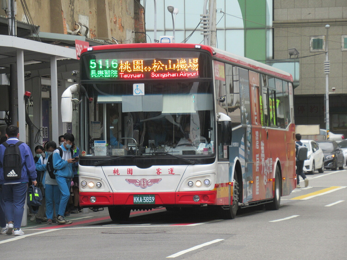 5/1連假期間，桃園火車站周邊各大客運及國道、公路客運路線都正常營運。 圖：桃園監理站/提供（資料照）