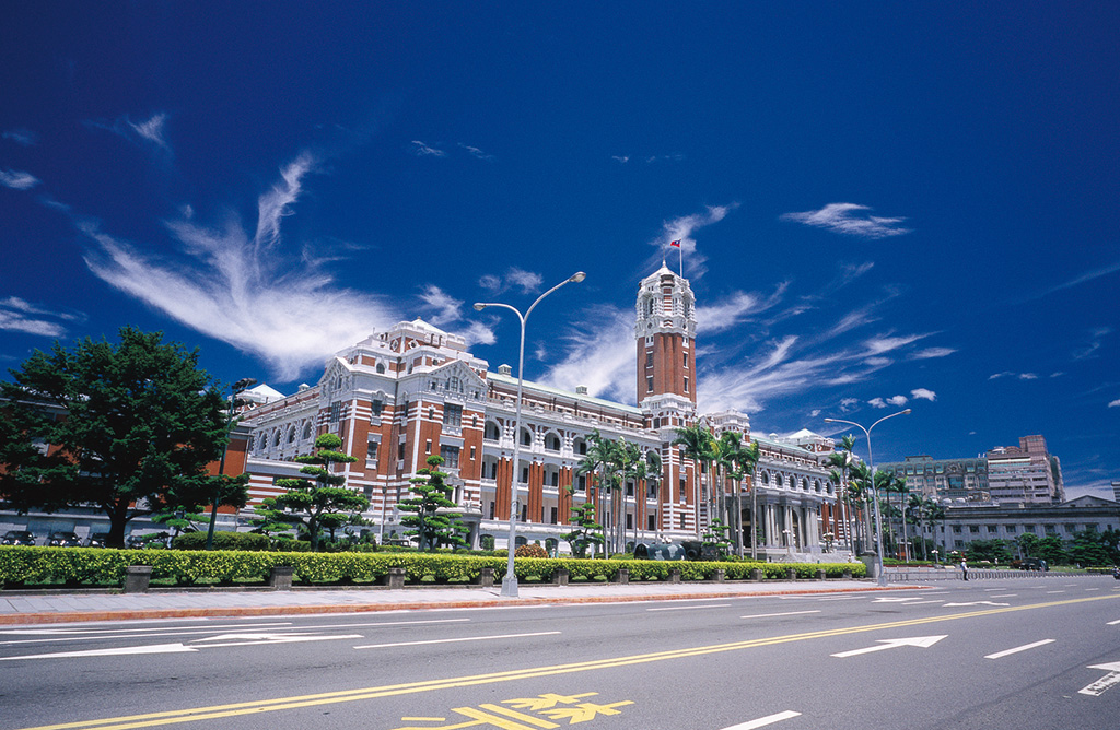 張惇涵今天表示，總統府新增 3 名確診案例，近期與正副總統等官員皆無接觸史，總統官邸並已實施全面清消。 圖：截自交通部觀光局官網