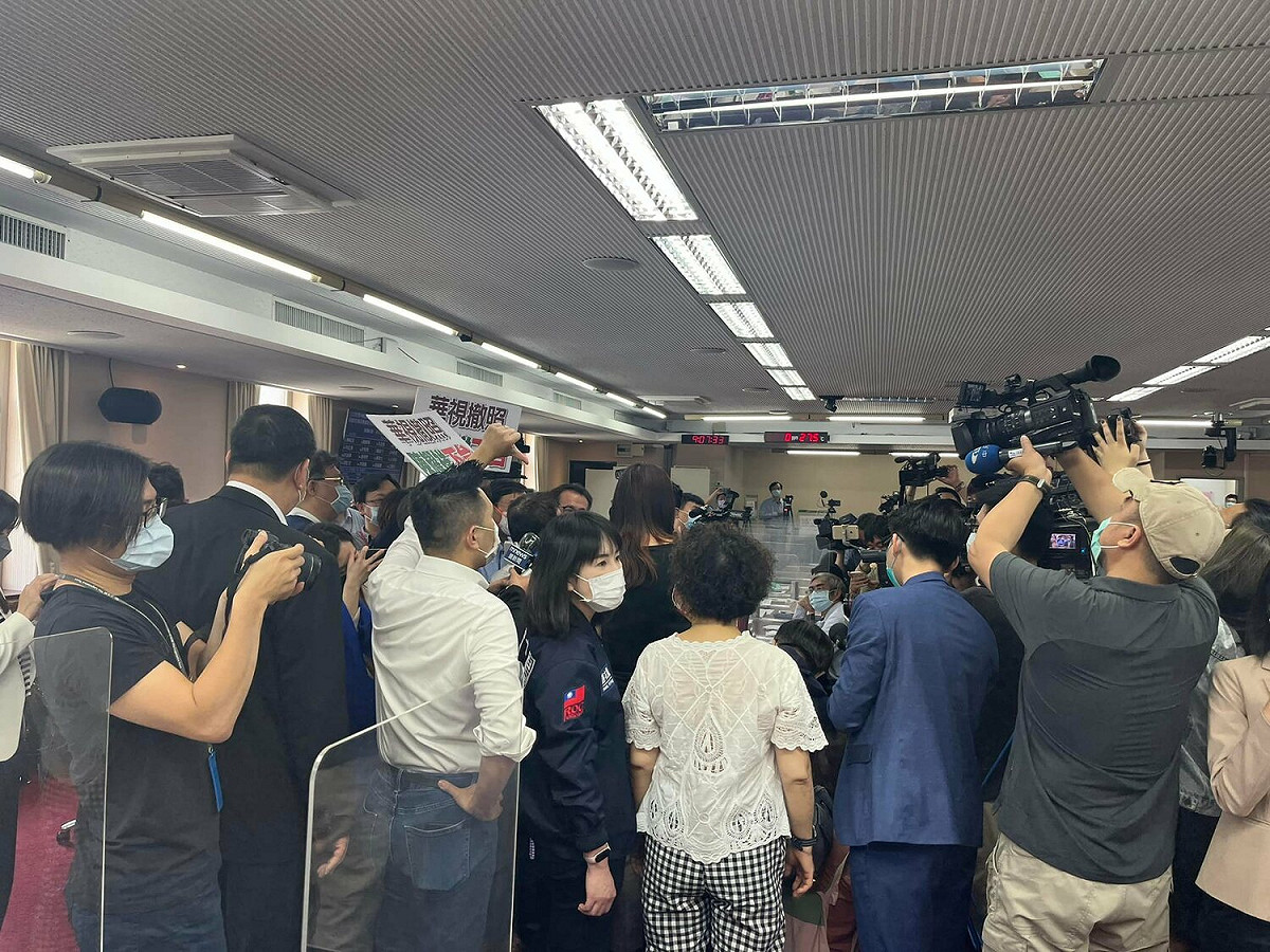 陳耀祥今日赴立院備詢。 圖：翻攝自林靜儀 臉書