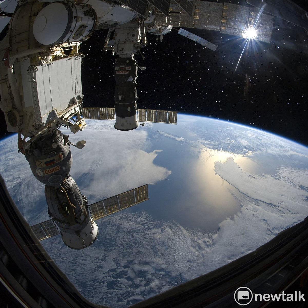 太空科技公司Space X昨(27)日再次替美國太空總署（NASA）將4名太空人送上軌道，於美國東部時間凌晨3時52分從美國宇航局甘迺迪太空中心成功發射。 圖：新頭殻資料照