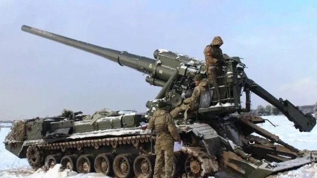 烏克蘭合成兵種團士兵操作自走砲。 圖 : 翻攝自騰訊網