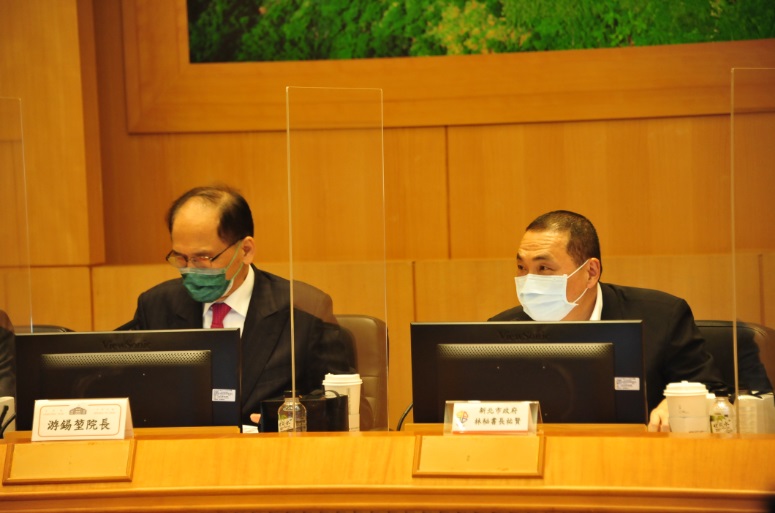 行政院長游錫堃與新北市長侯友宜意見交流。 圖：新北市城鄉局提供