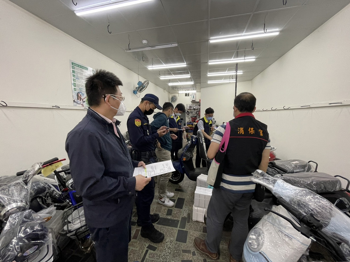 交通局邀集相關單位辦理電動自行車業者聯合稽查。 圖：新北市交通局提供