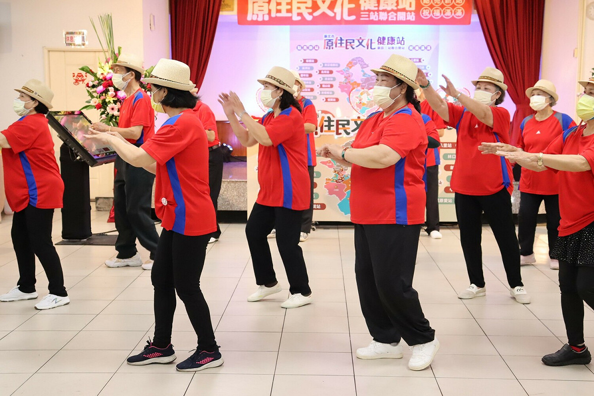 新莊區福壽原住民族文化健康站帶領健康操活動。 圖：新北市原民局提供