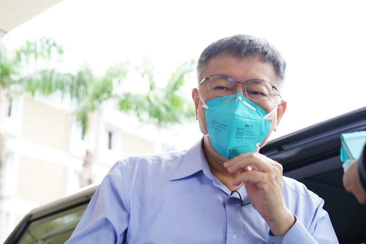 台北市長柯文哲今日回應陳其邁不認同快篩陽性等於確診，表示陳其邁說法也是對的，高雄和台北疫情狀況不同。 圖：台北市政府提供