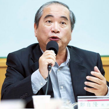 華視董事會4日通過董事長鄭自隆兼任總經理一職。 圖：翻攝自政大廣告系專頁