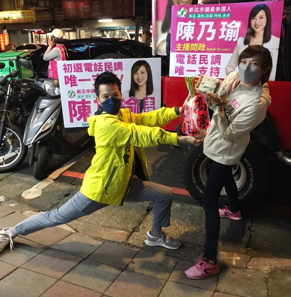 立委何志偉到新北市議員第九選區挺前主播陳乃瑜。 圖：陳乃瑜競選辦公室/提供