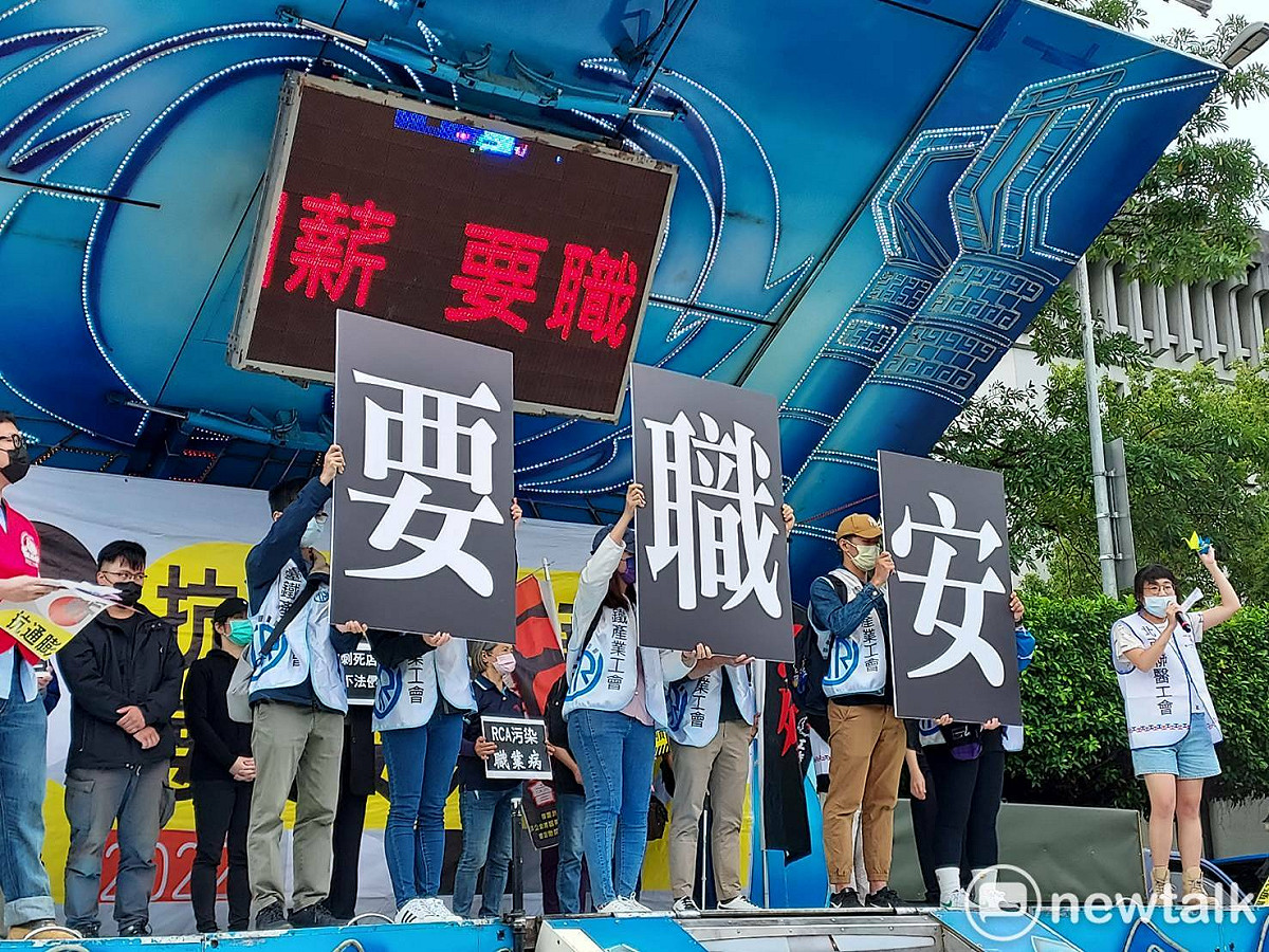 勞團高喊要職安，要求政府落實職安法案。 圖：陳佩君／攝