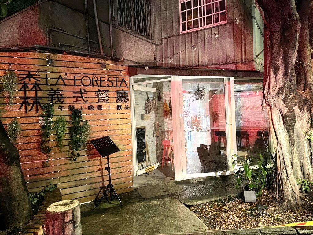 新北市板橋區民權路某餐廳的老闆與店內女員工，1日晚間被發現倒臥在店內，經送醫搶救，兩人仍死亡。警方調查疑似瓦斯外洩中毒，但將深入調查。（民眾提供） 圖：中央社