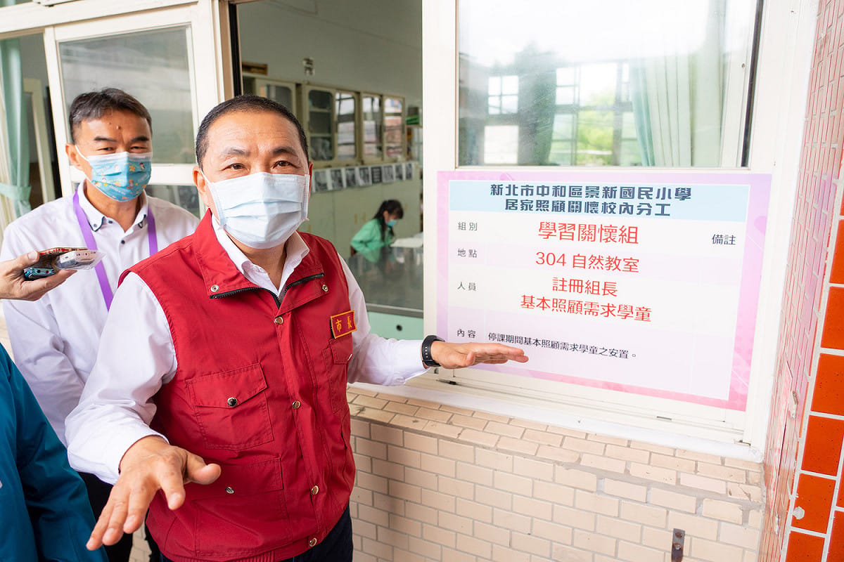 侯友宜呼籲中央應盡早做好「快篩陽視同確診」相關配套。 圖：新北市政府/提供