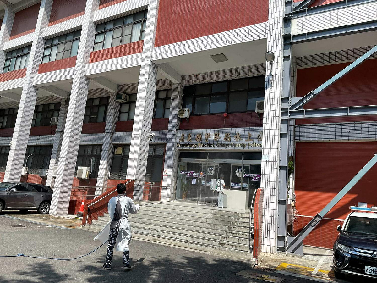 嘉義縣水上警分局染疫，展開環境大清消。 圖：嘉義縣水上分局/提供