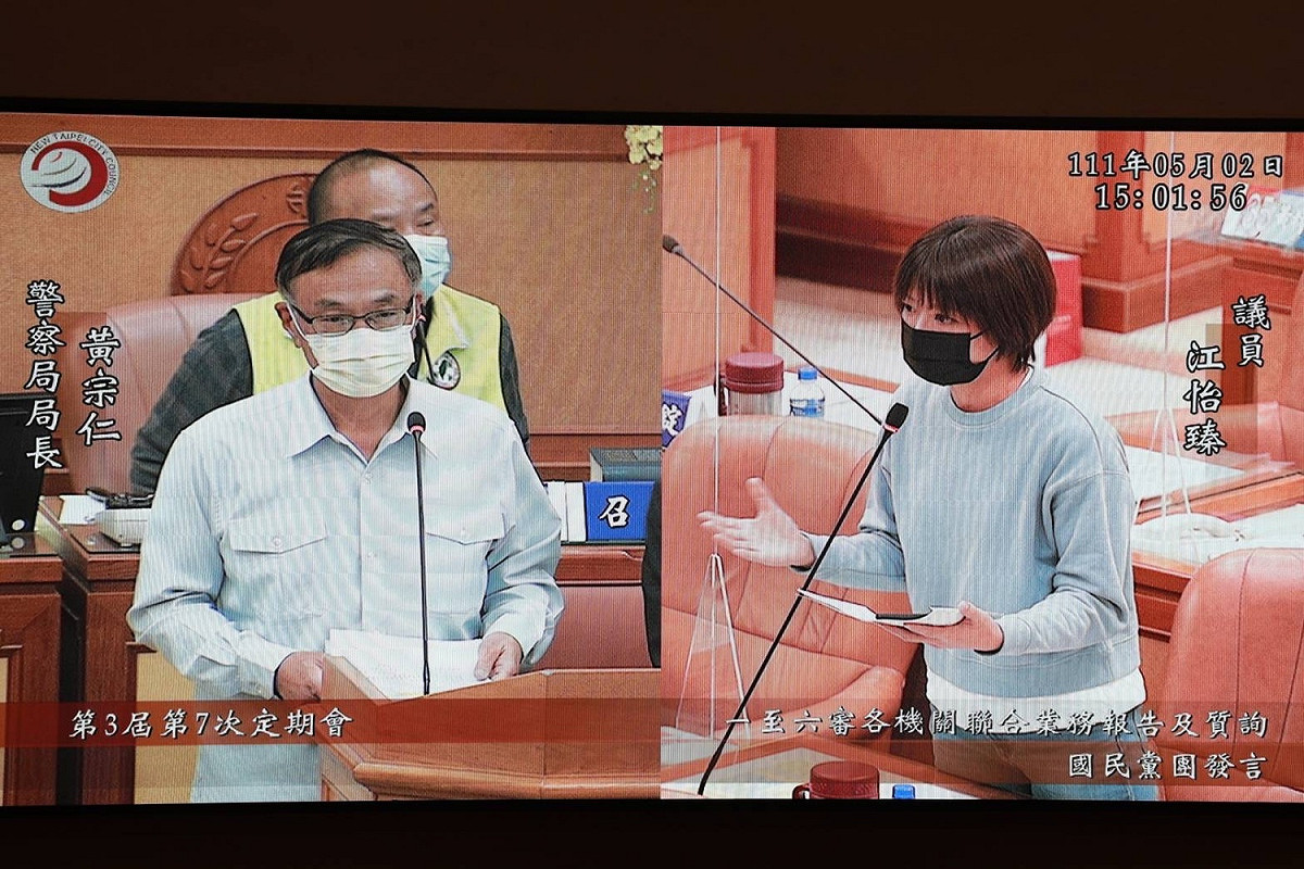 江怡臻質詢警察局長黃宗仁。 圖：翻攝新北市議會影像