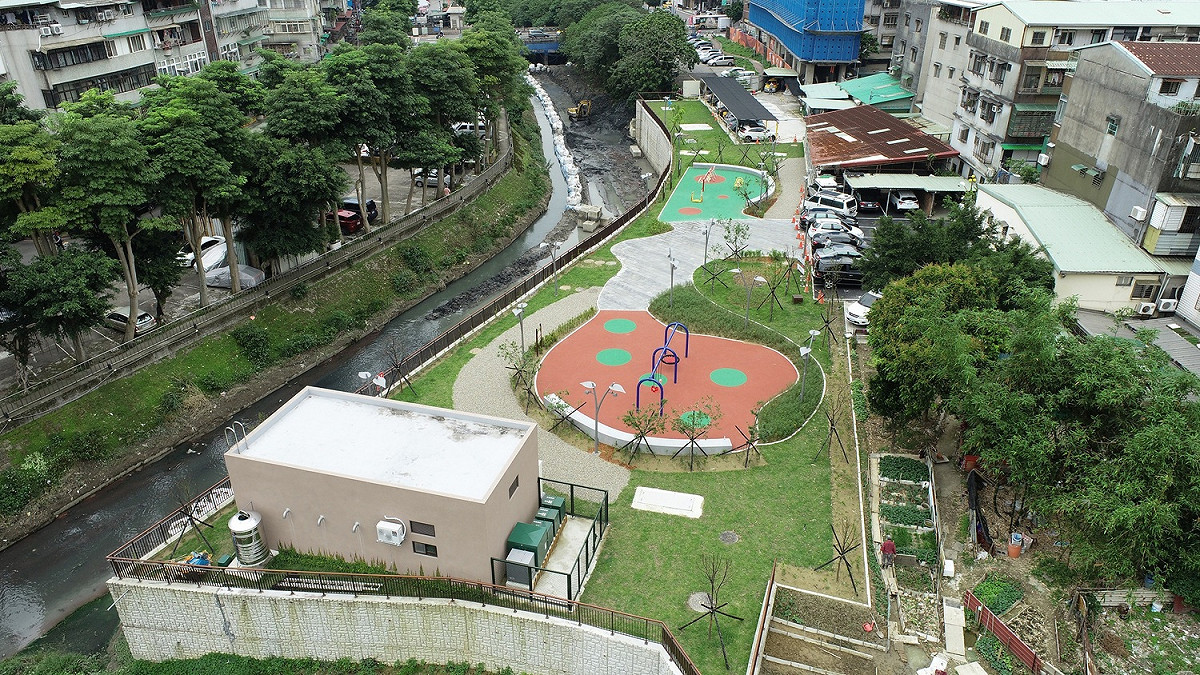 瓦磘溝河道第三階段正在進行溝渠渠底改善。 圖：新北市水利局提供