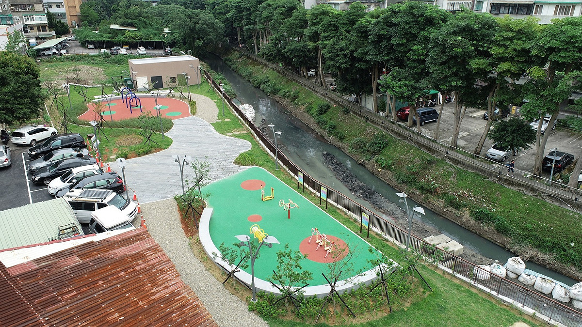 瓦磘溝礫間地面上親水設施即將開放使用。 圖：新北市水利局提供