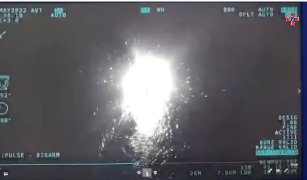 烏克蘭武裝部隊總司令2日釋出影片表示，烏軍在黑海用無人機摧毀2艘俄海軍猛禽級軍艇，瞬間成火球。 圖：翻攝自扎盧日內臉書
