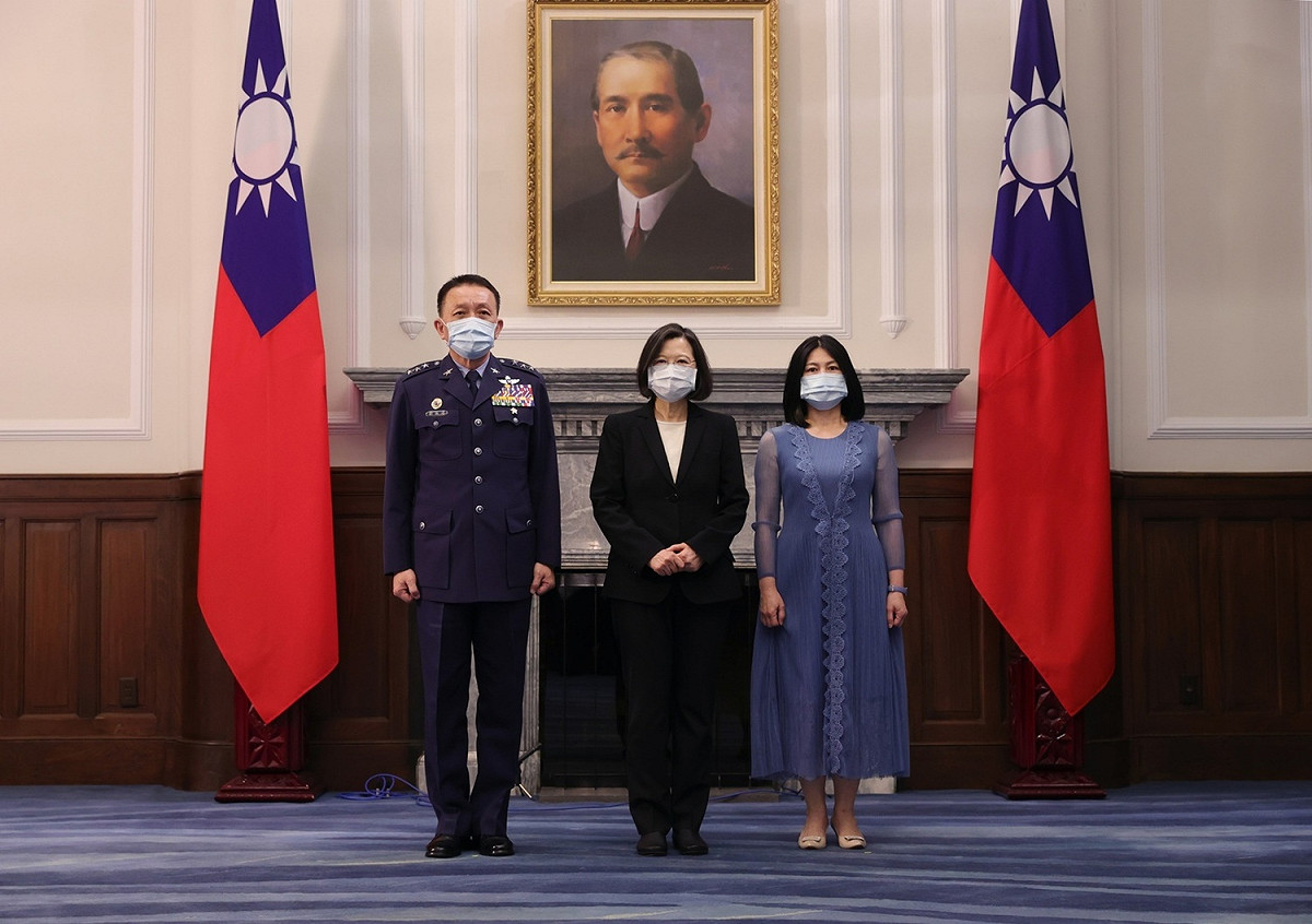 空軍司令劉任遠（左）。 圖：總統府提供