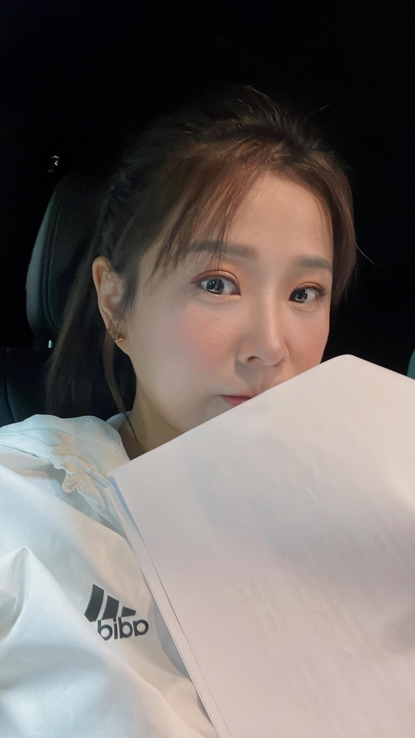 李燕在臉書曬出一張自拍照。 圖：翻攝自李燕臉書