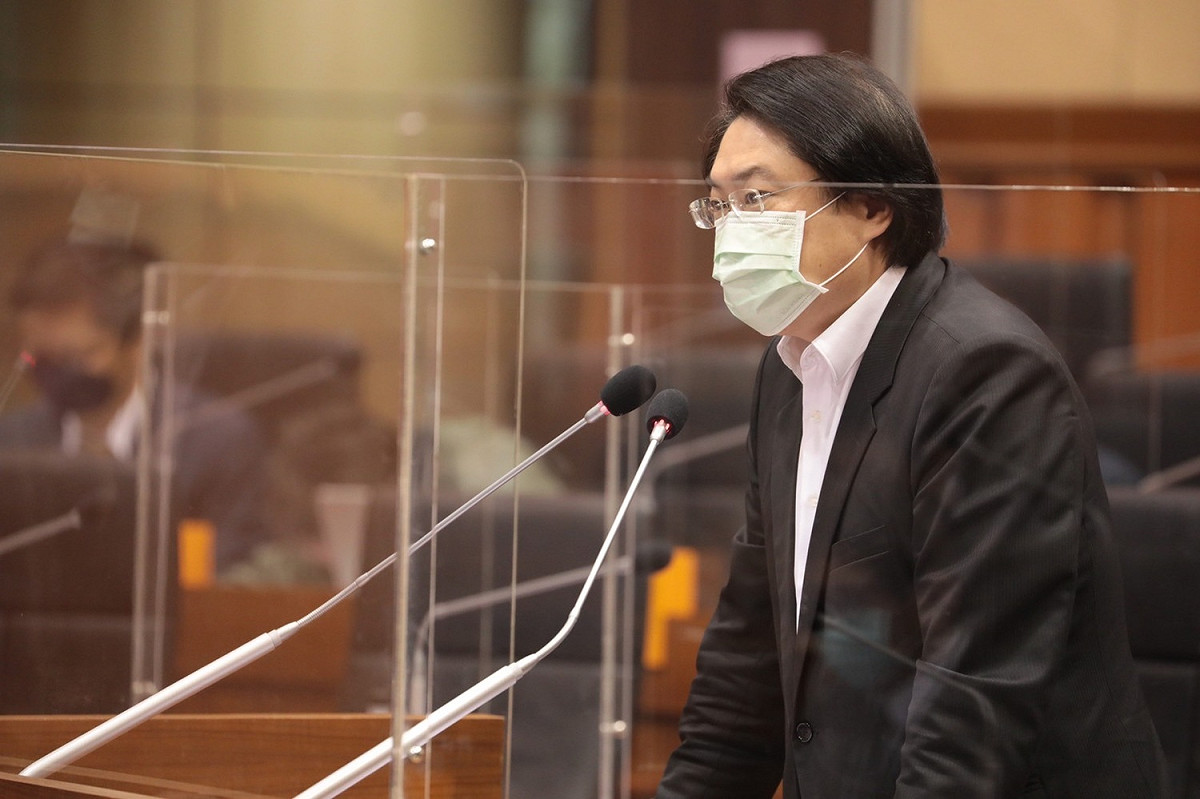 林右昌今天在基隆市議會進行施政報告。 圖：林右昌臉書