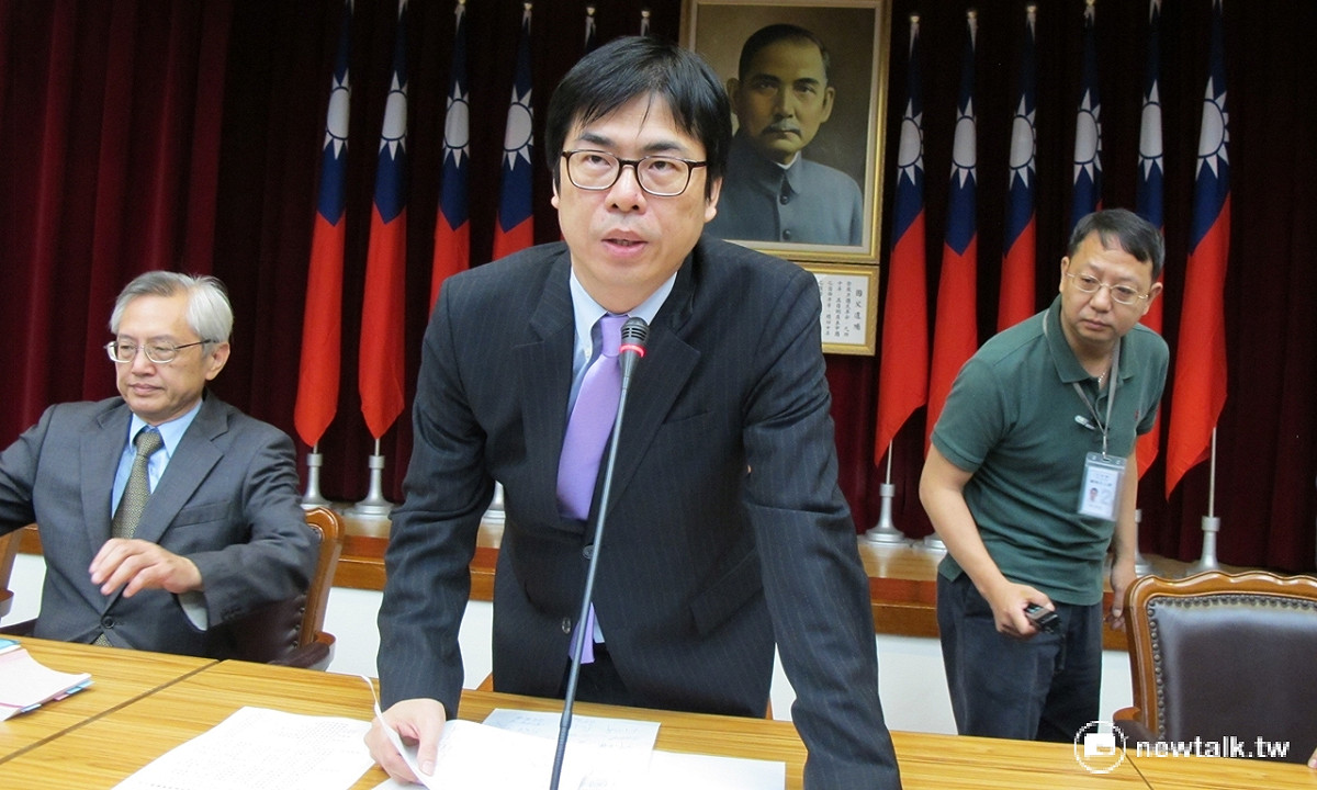 立法院內政委員會召委陳其邁（中）8日宣布議事錄確定後，在宣布散會。 圖：新頭殼資料照片